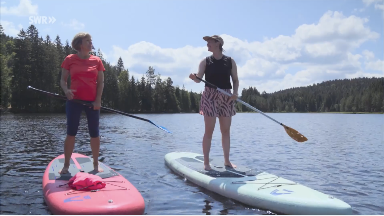 Expedition in die Heimat: Seenhopping im Schwarzwald. Geheimtipp SUP-Yoga am Windgfällweiher mit Nele Sienknecht